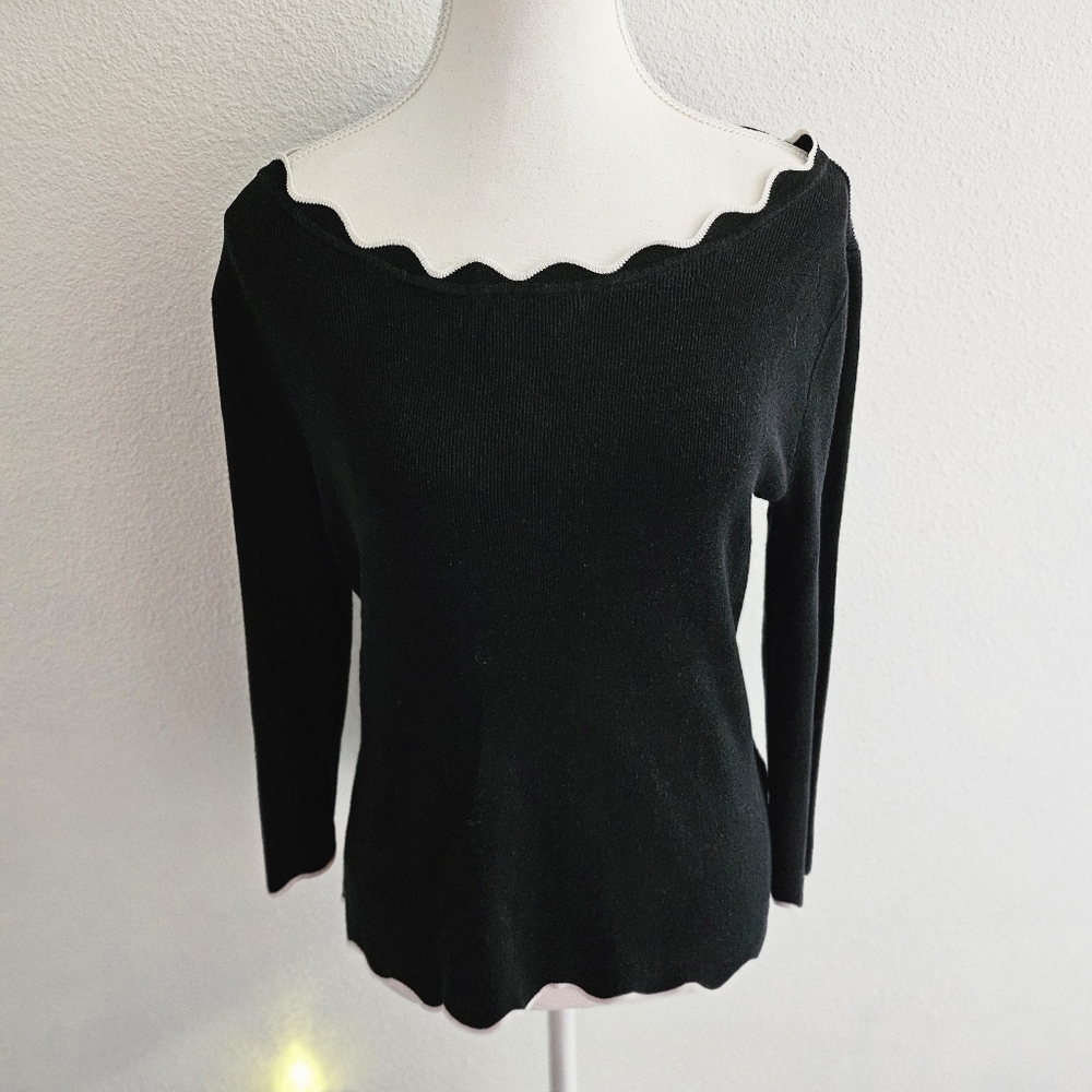 Roz & Ali Black Scalloped Neck Sweater with White trtim-Size M-Elegant & Classic